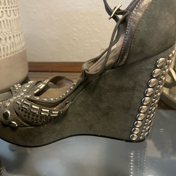 BRAND NEW SUEDE WEDGES WITH SILVER STUDS - Picture 5 of 9